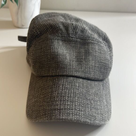 Lids one size paperboy hat. Flannel lined. Adjustable. - Picture 2 of 6